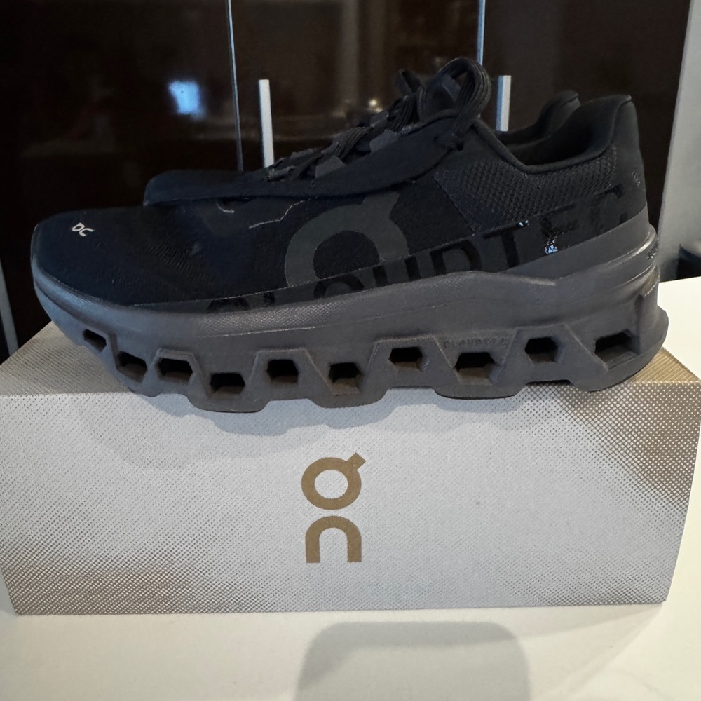 On Running women’s Black Running Shoes